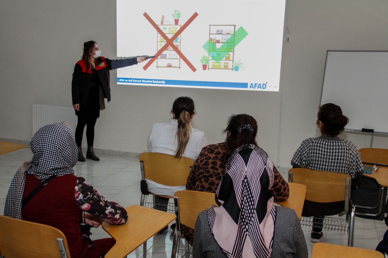  Belediyeden Esenyurt’lu Kadınlara Seminer: ‘Afet Eğitimi’