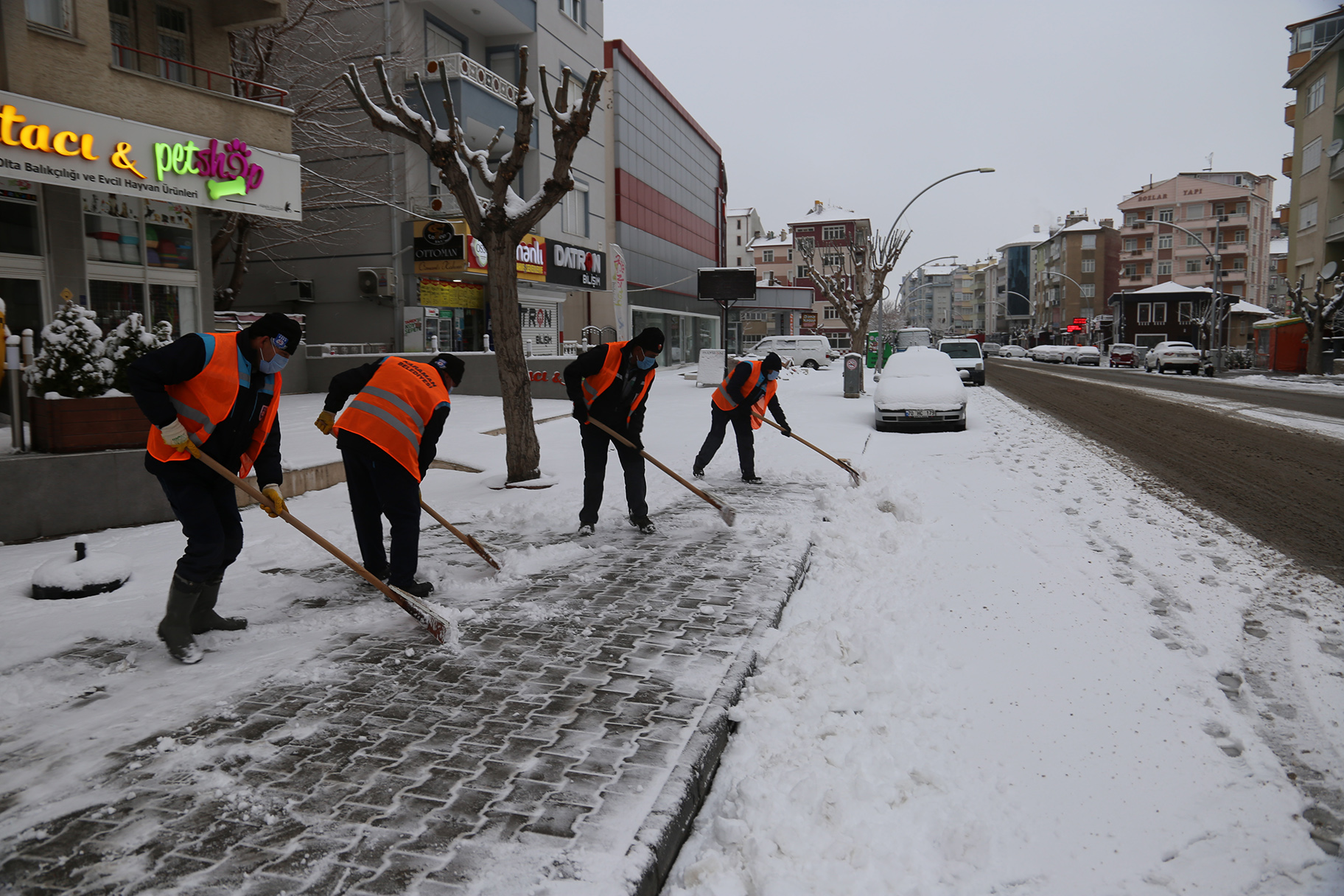  Karaman’da Belediye Ekipleri Kar Mesaisini Sürdürüyor