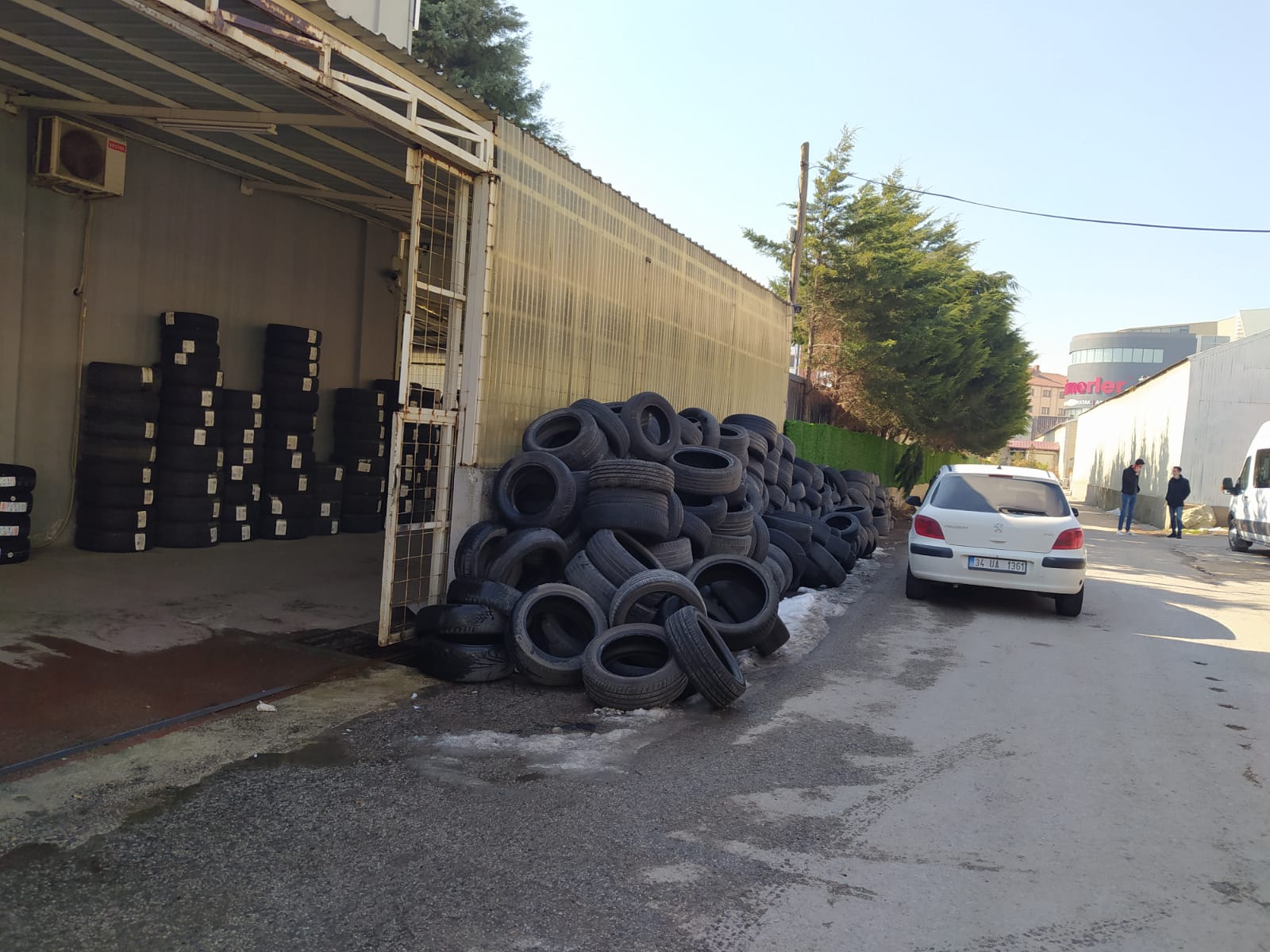  İzmit Belediyesi Atık Lastikleri Geri Dönüştürüyor