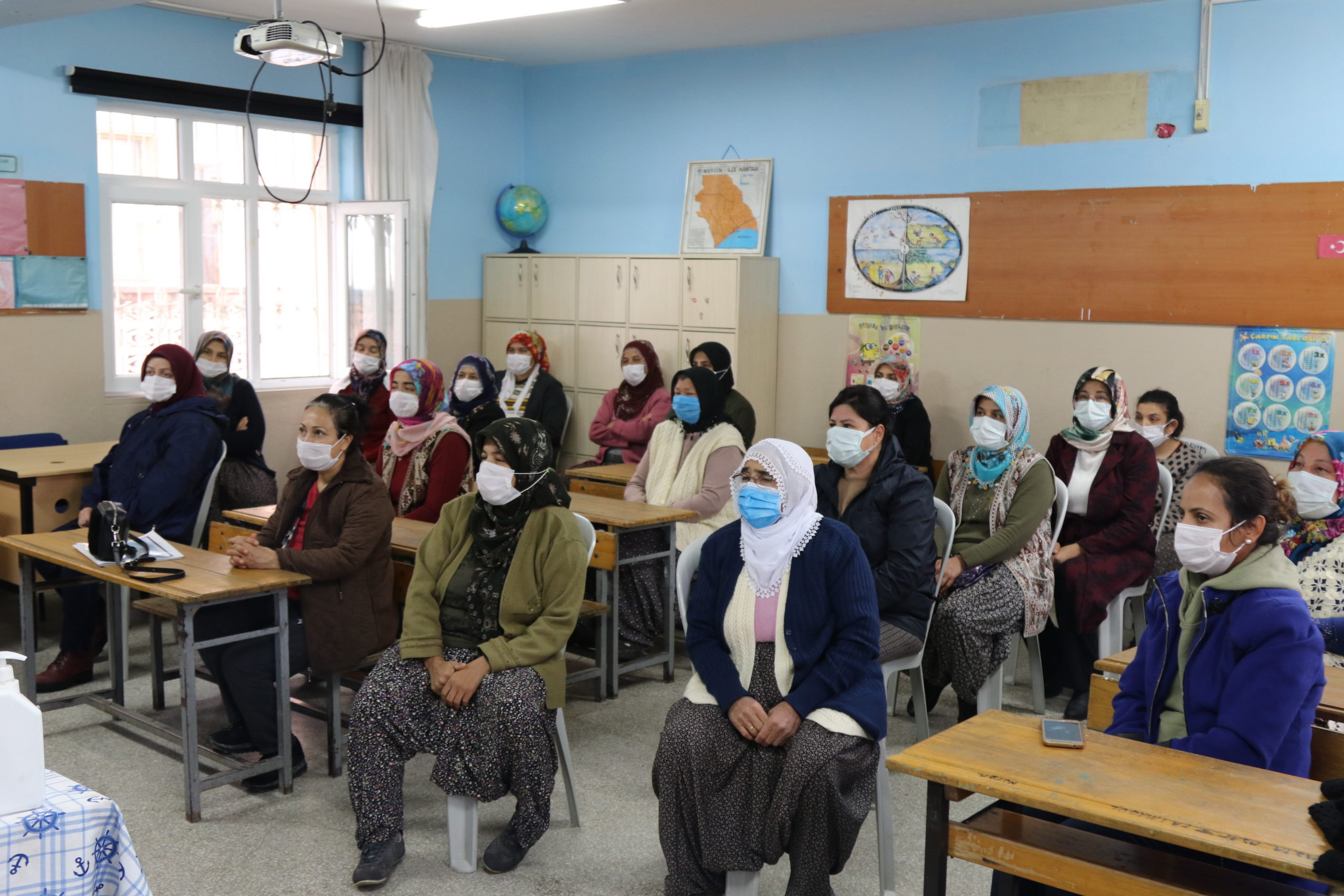  Akdeniz Belediyesi Kadınlara Yönelik Eğitim Seminerlerini Sürdürüyor