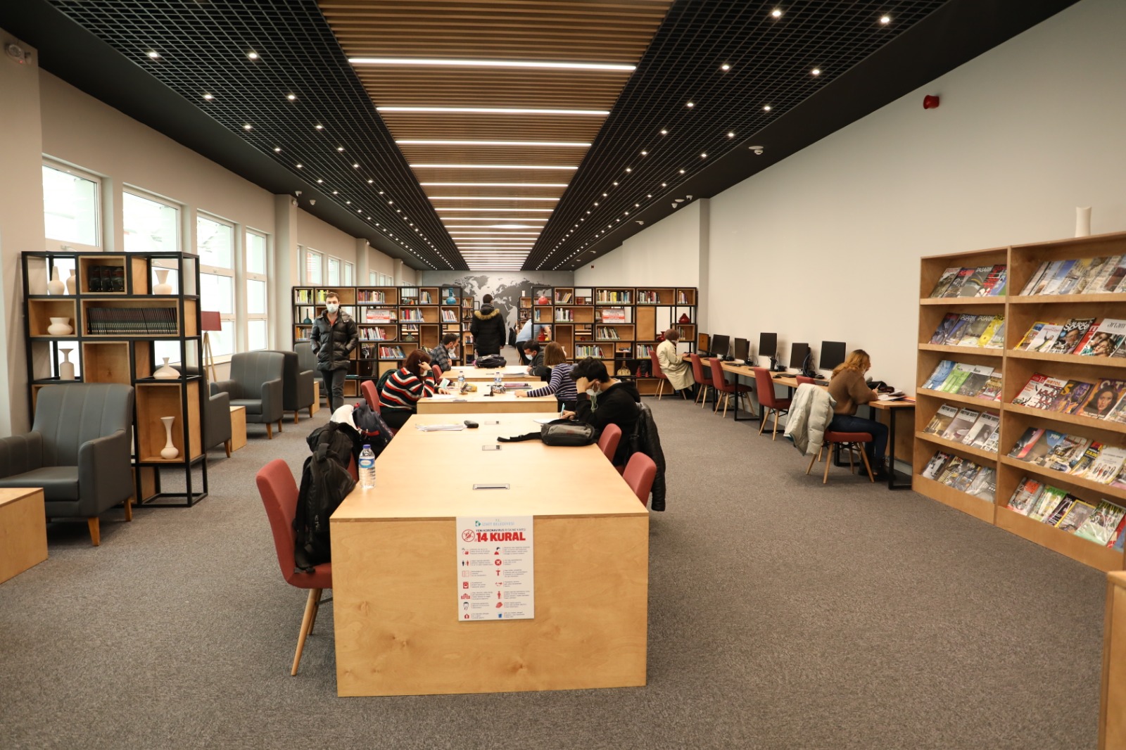  İzmit Belediyesi Kütüphanesi Kitapseverleri Bekliyor