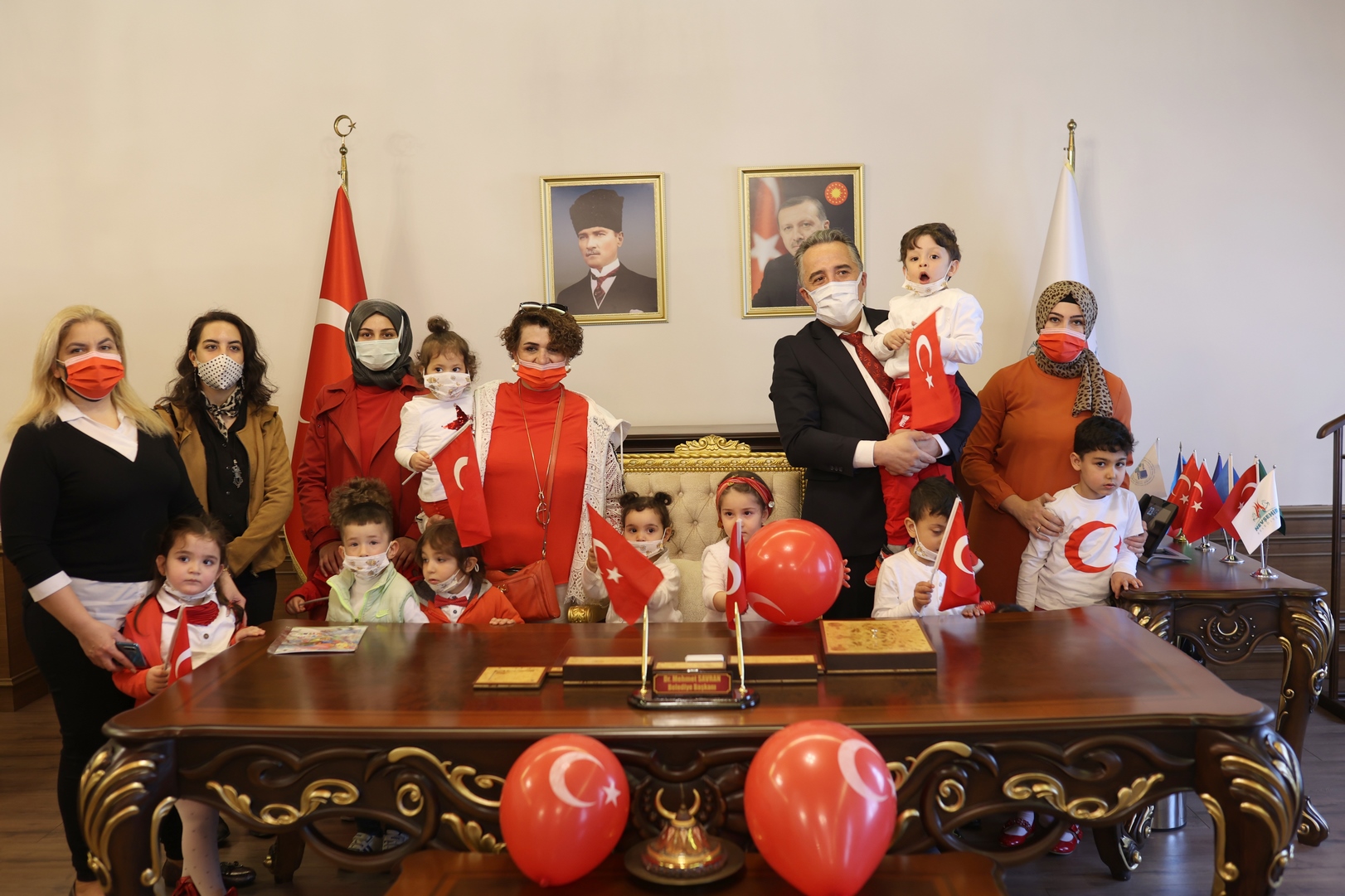  Nevşehir Belediye Başkanı Savran, Çocukları Makamında Ağırladı