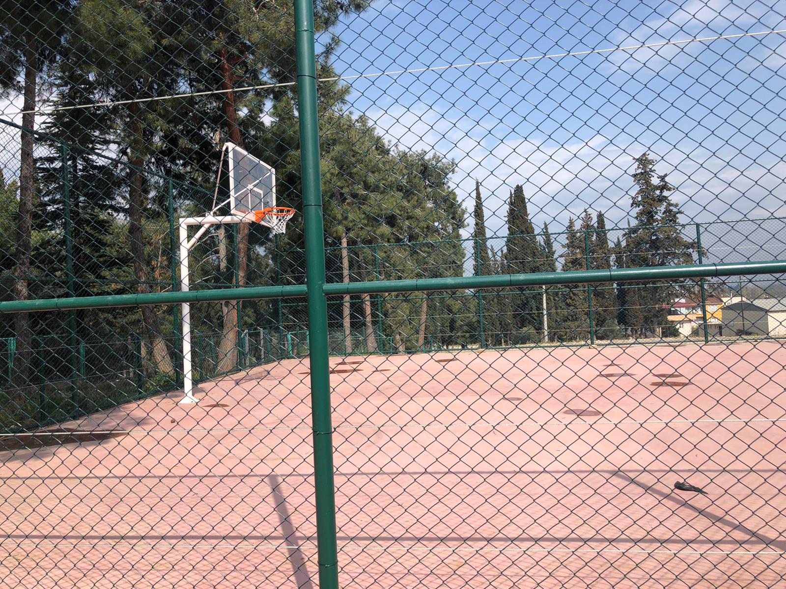  Orhangazi’de İki Mahalleye Basketbol Sahası Yapıldı