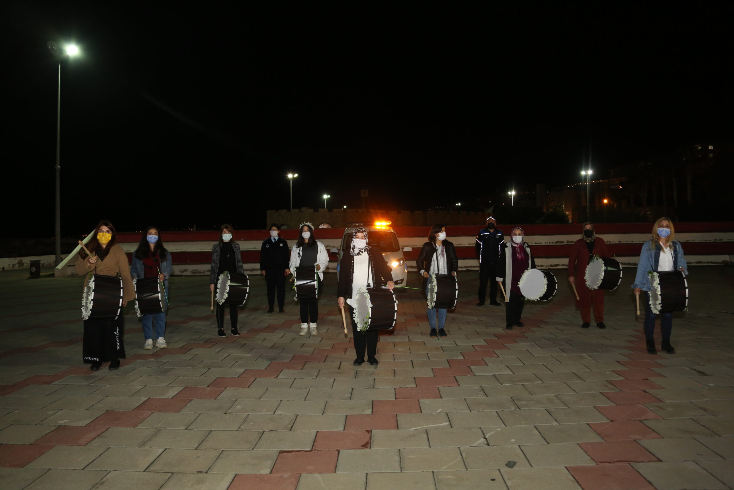  Erdemli’de Ramazan Ayı Kadın Ramazan Davulcuları ile Karşılandı