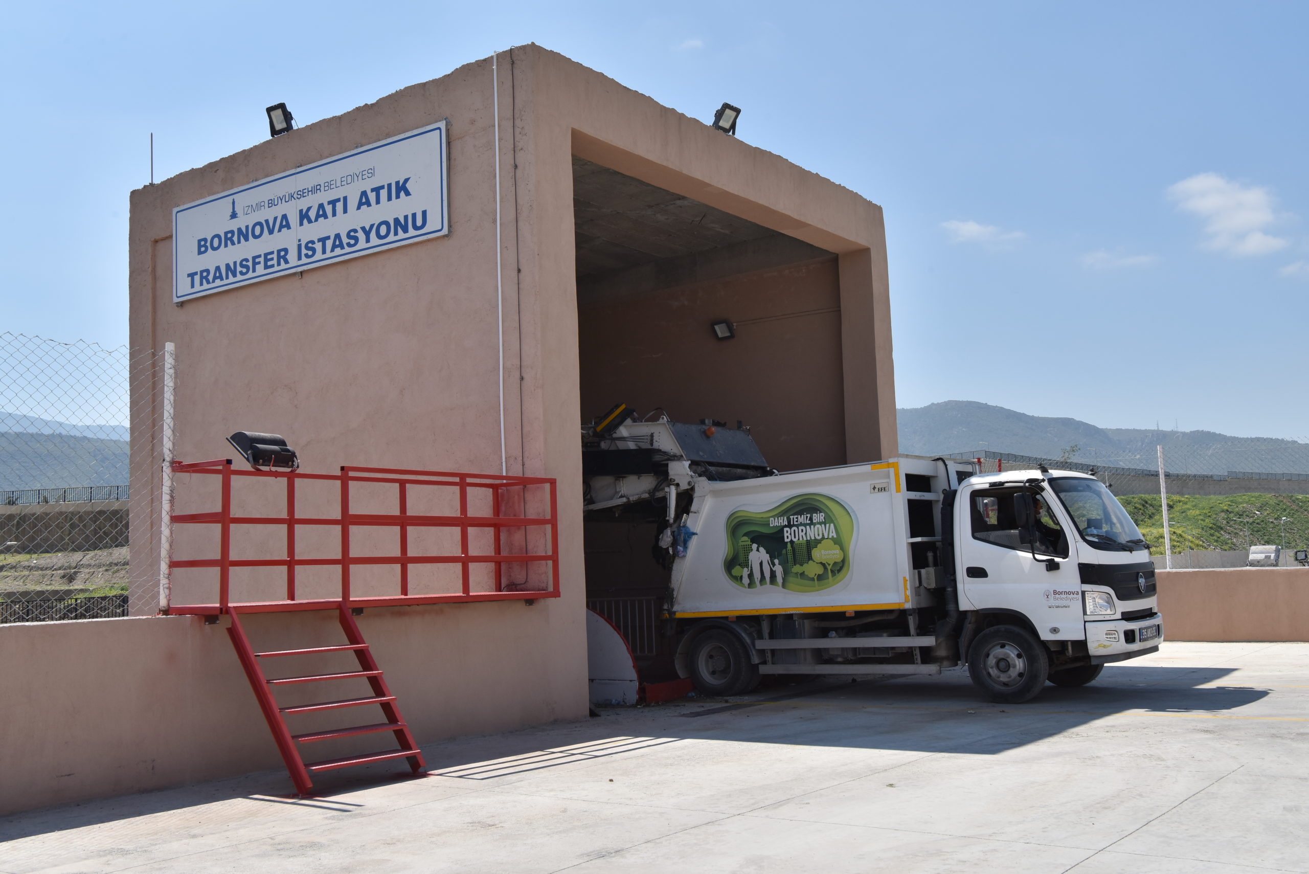  Bornova’da Katı Atık Transfer Merkezi Hizmete Başladı