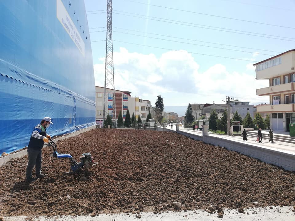  Derince’de Peyzaj Çalışmaları Devam Ediyor