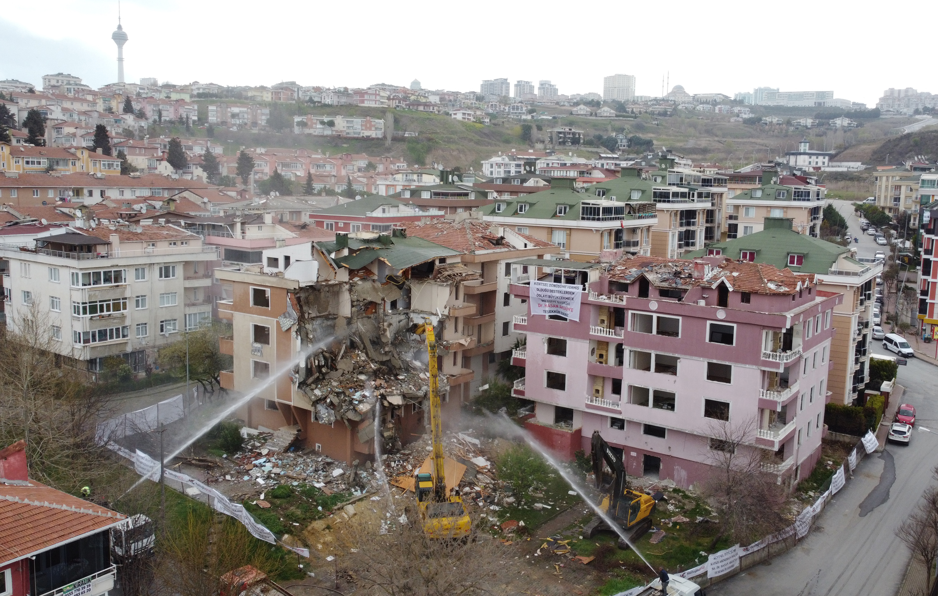  Büyükçekmece’de Depremde Hasar Alan 3 Bina Yıkıldı