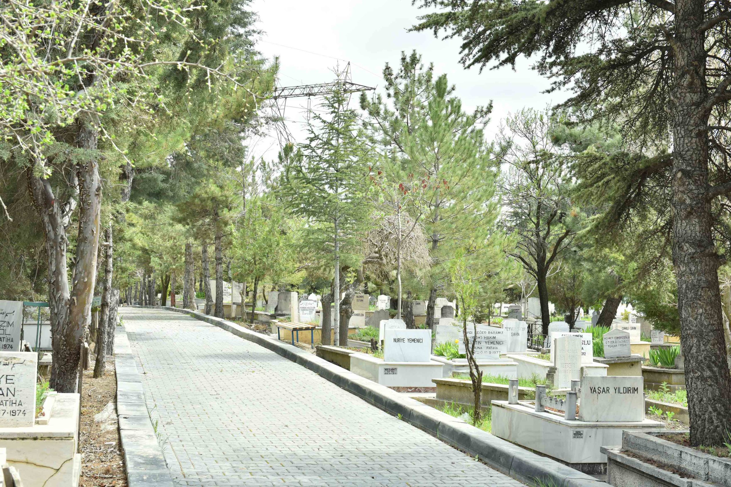  Ankara’da Bayram Öncesi, Mezarlıklarda Bakım Çalışmaları Yapılıyor