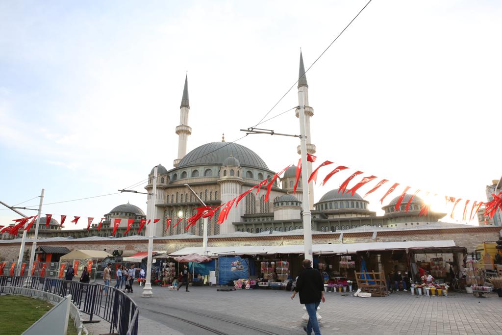 İstanbul’da Taksim Çiçekçileri İçin Yeni Mekan Yapıldı