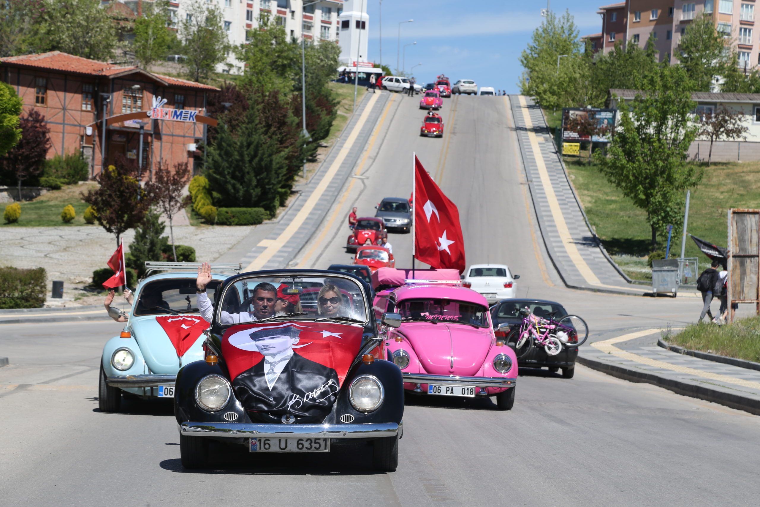  Gölbaşı’nda 19 Mayıs’a Özel 102 Klasik Arabayla Organizasyon Düzenlendi