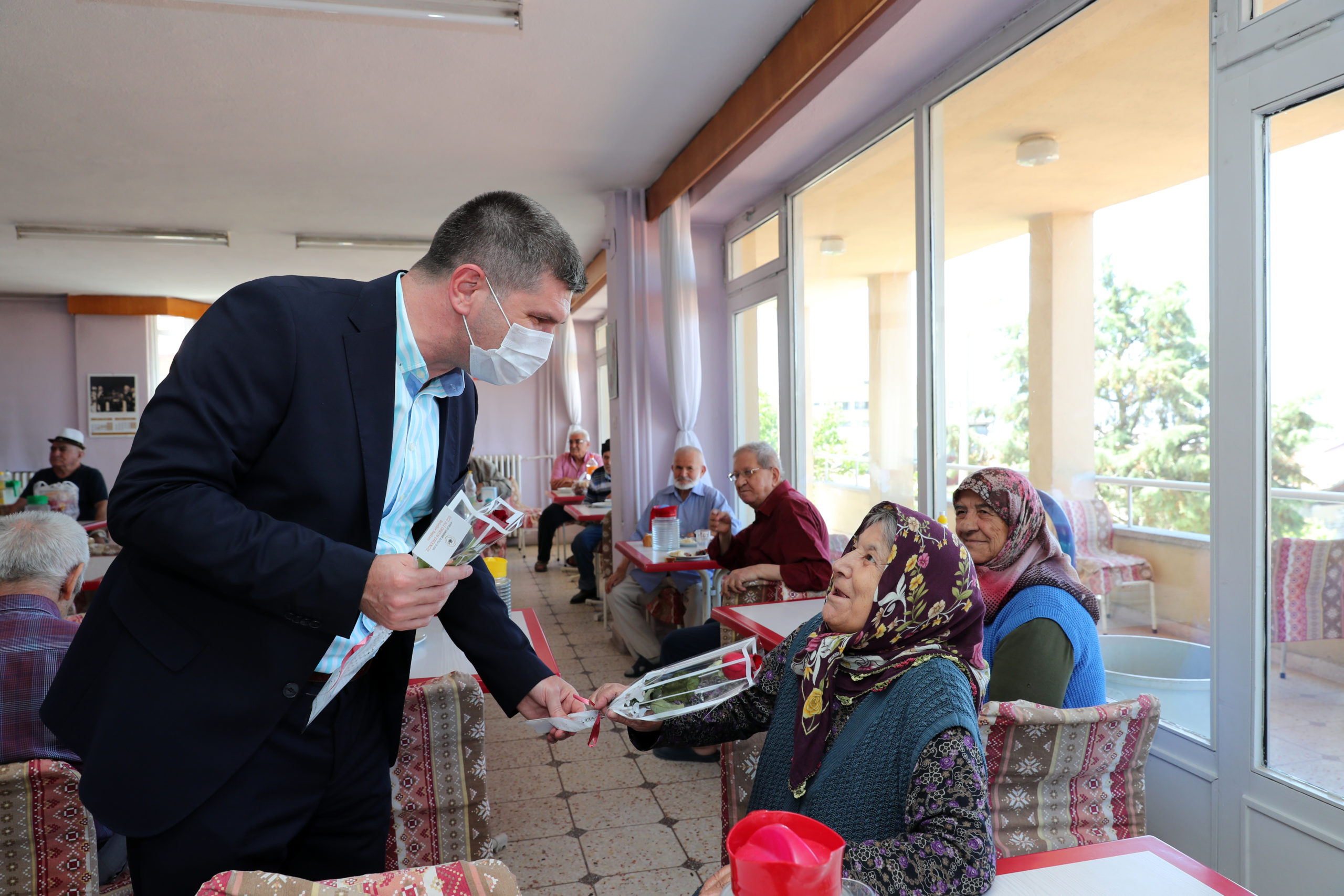  Burdur’da Huzurevinde  ‘Anneler Günü’ ve ‘Ramazan Bayramı’ Kutlandı