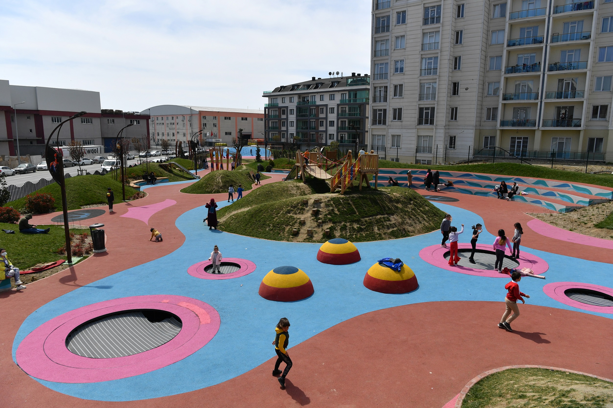 Beylikdüzü’nde Donanımlı ve Rengarenk Yeni Parklar Yapıldı