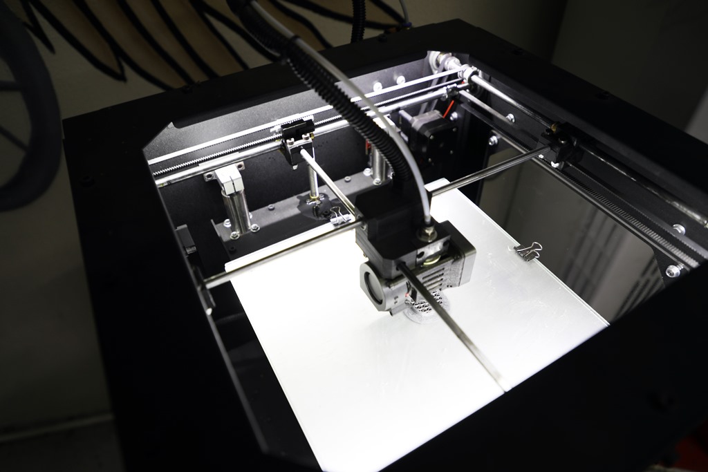  İnegöl’de Engelli Araçlarının Parçaları 3D Yazıcıyla Üretiliyor