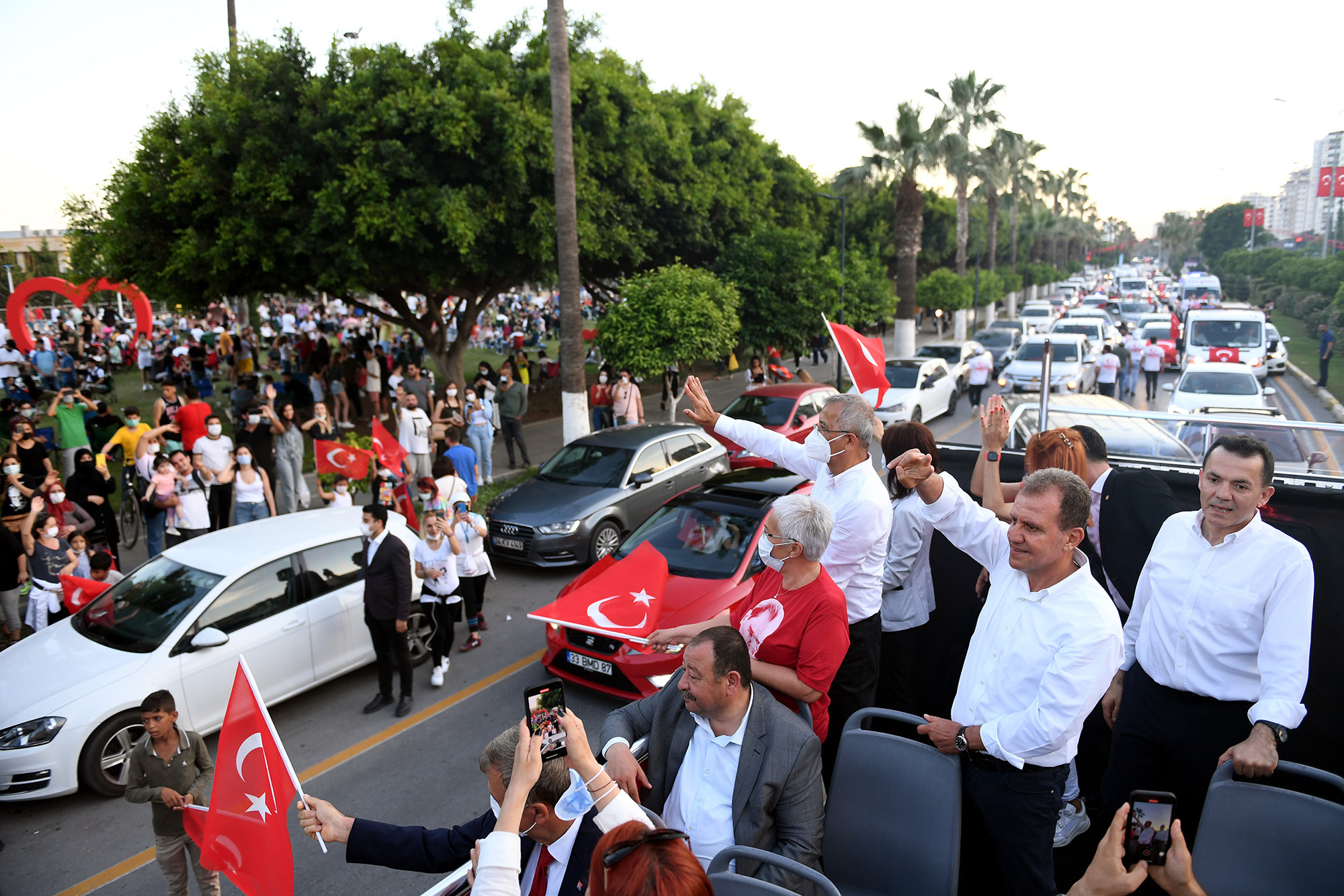  Mersin’in Caddeleri 19 Mayıs Coşkusuyla Kuşatıldı