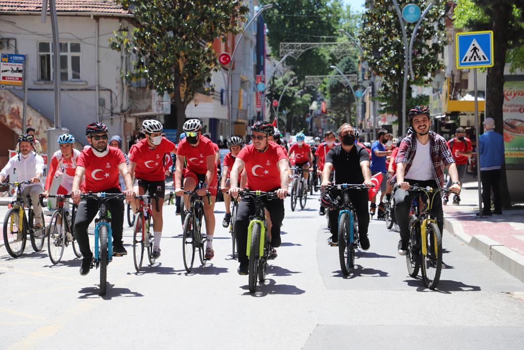  Kocaeli 19 Mayıs Bisiklet Turu’nda 1000 Kişi Aynı Anda Pedal Çevirdi