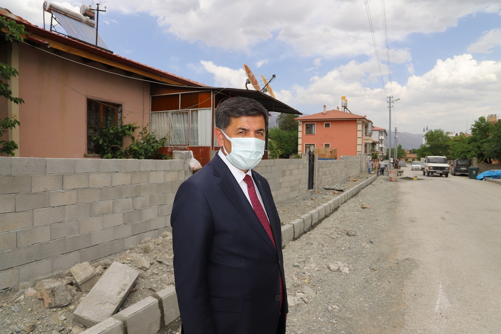  Erzincan’da Zübeyde Hanım Caddesi Yolu Genişletiliyor