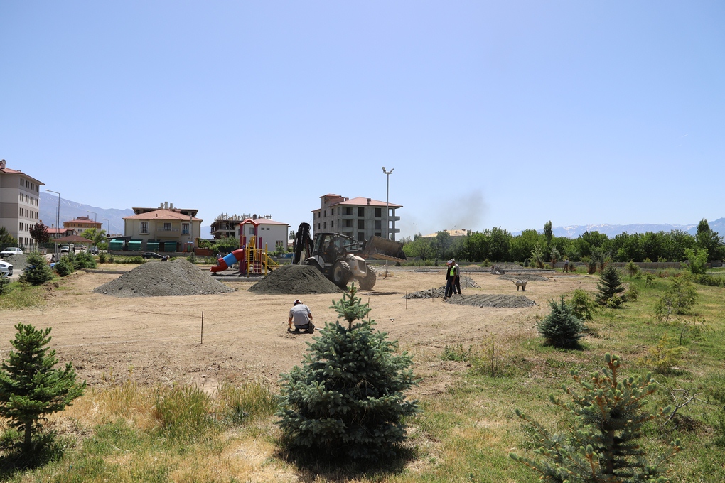  Erzincan’da Park ve Bahçe Çalışmaları Sürüyor