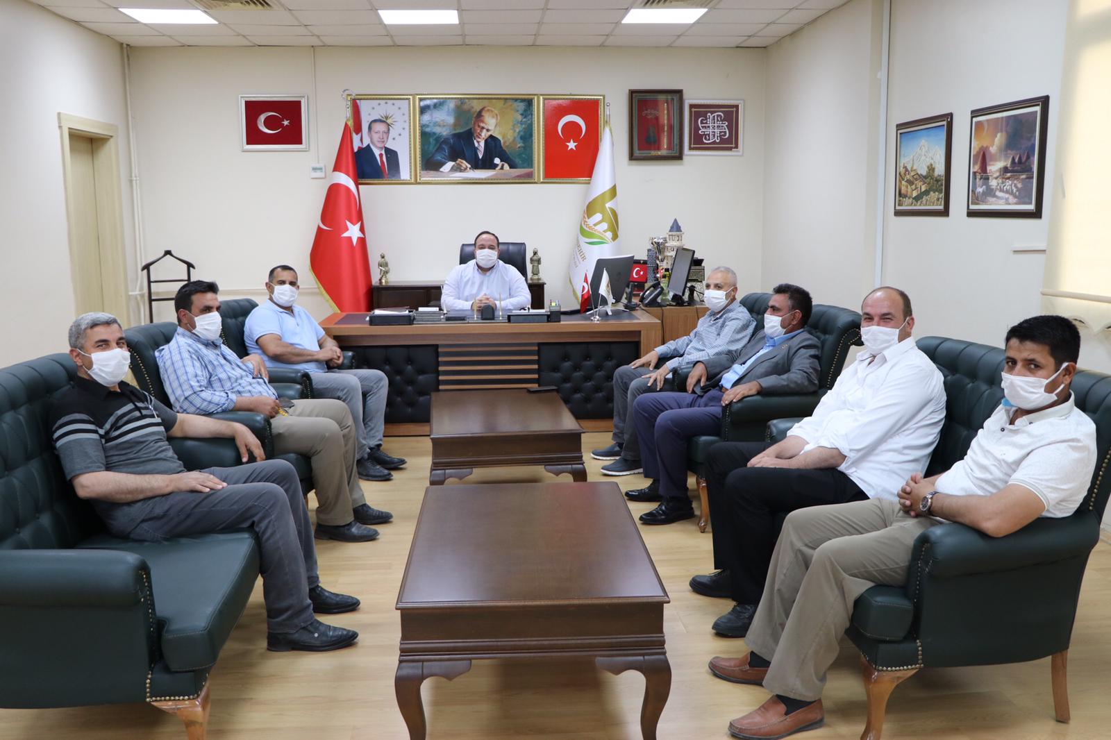  Viranşehir Belediye Başkanı Ekinci, Muhtarlarla Görüşmeye Devam Ediyor