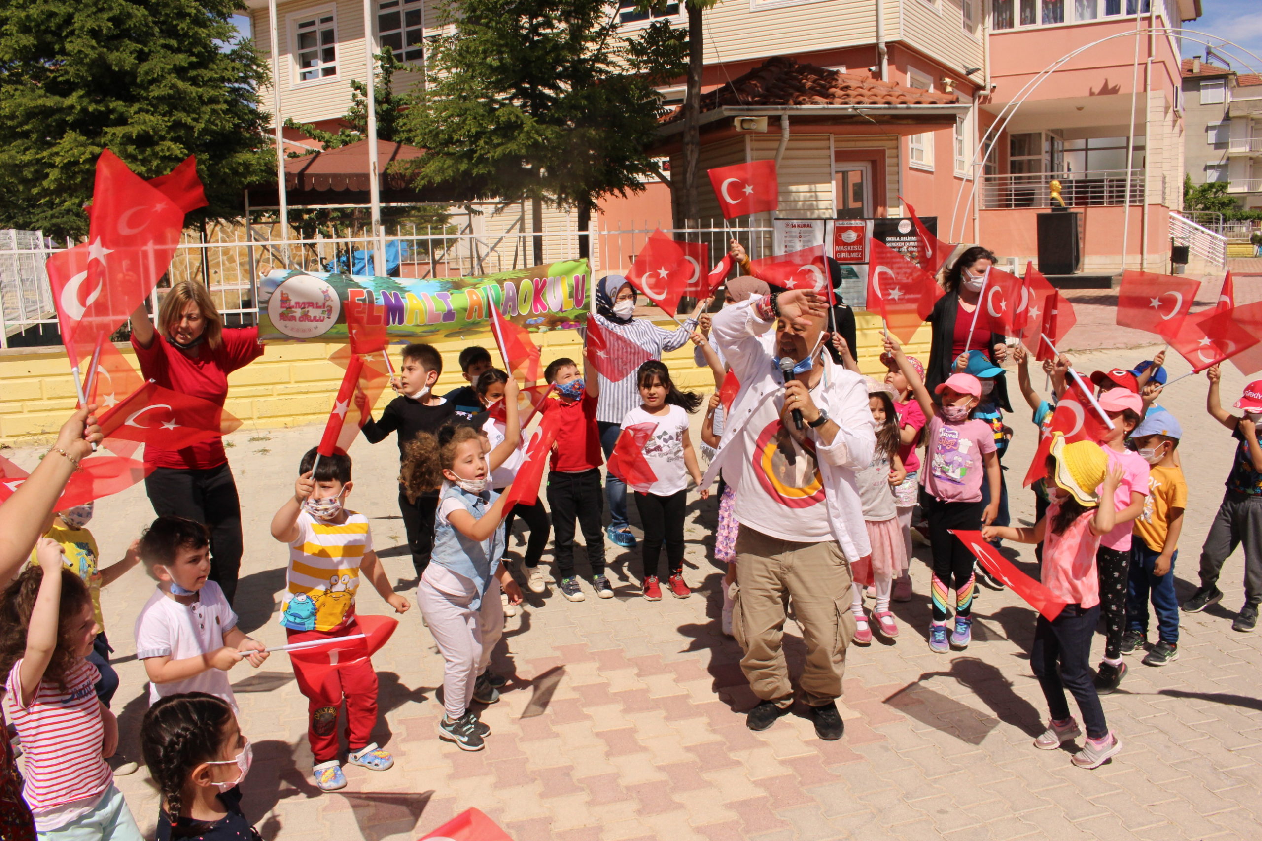  Antalya’da 19 Mayıs Coşkusu Mobil Konserlerle İlçeleri Sarıyor