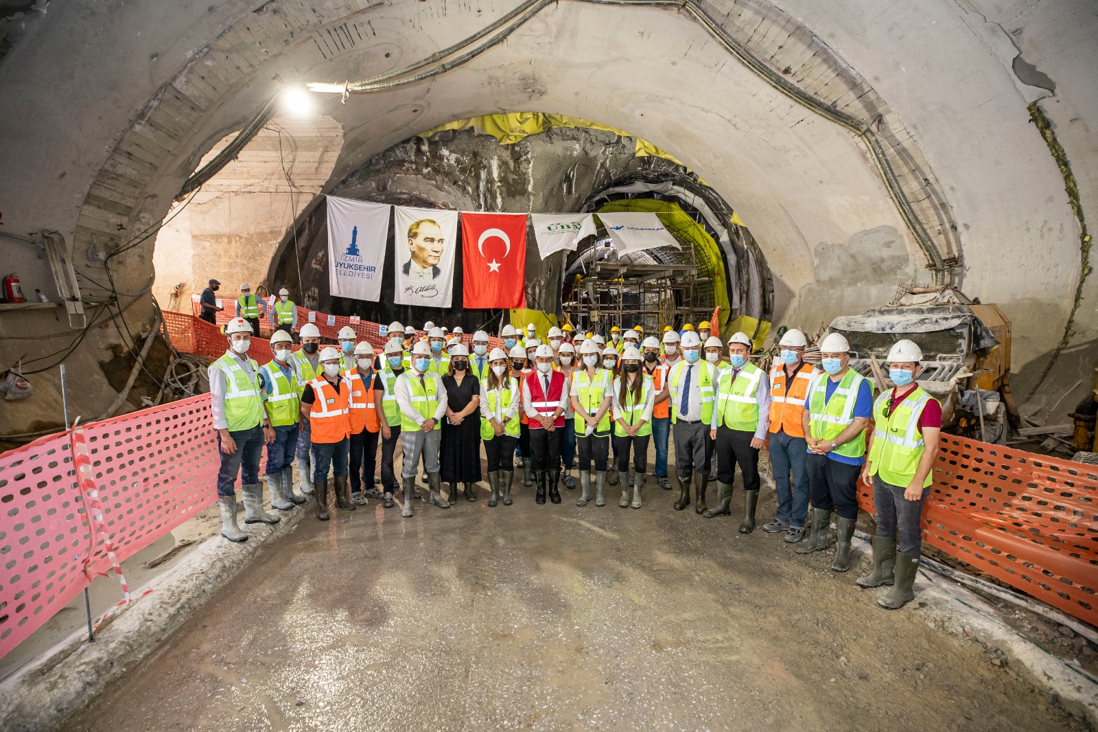  İzmir’de Tünel İnşaatında Çalışanların Ramazan Bayramı Kutlandı