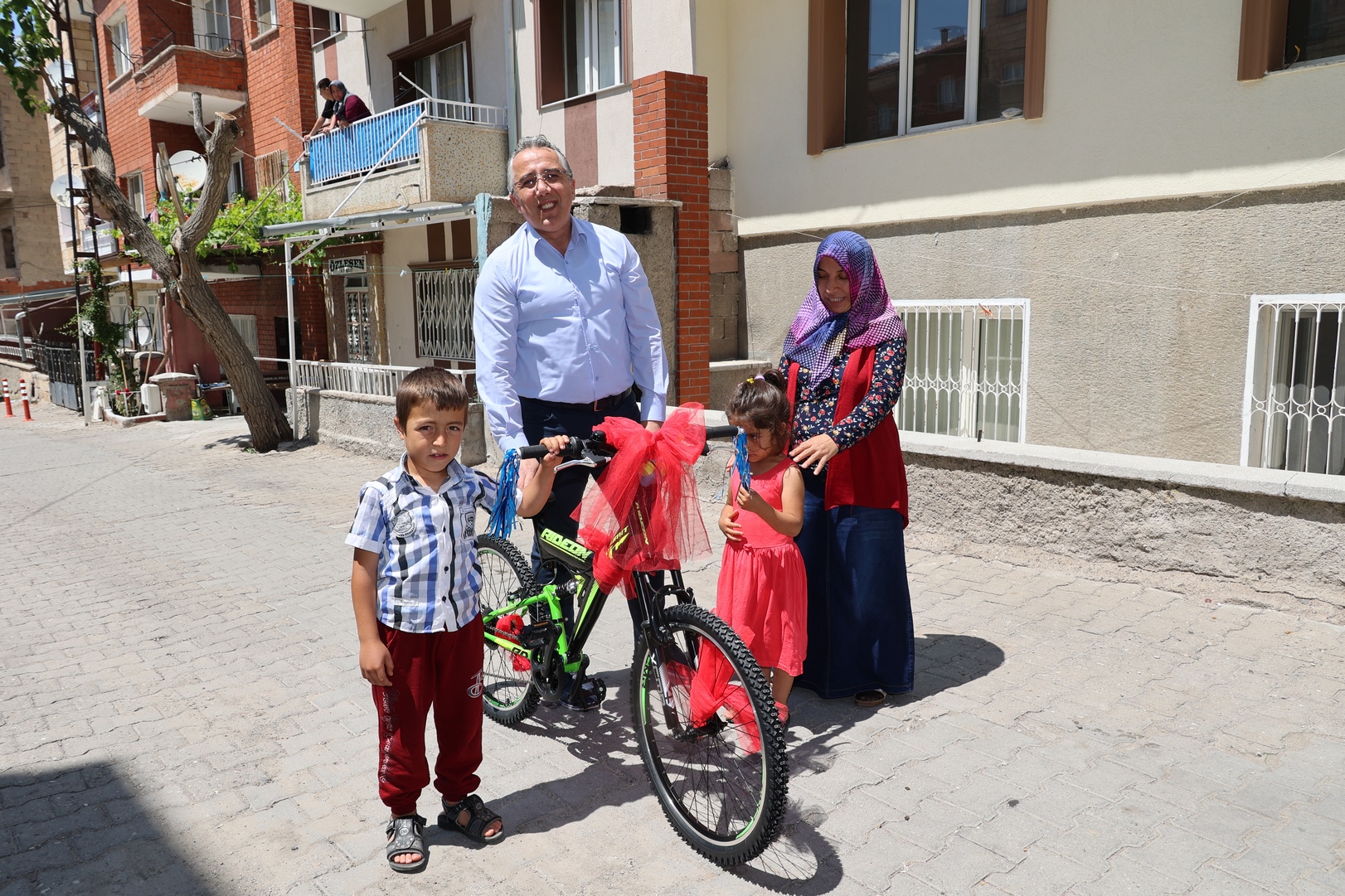  Nevşehir Belediye Başkanı Savran’dan Bisikleti Çalınan Çocuğa Sürpriz Hediye