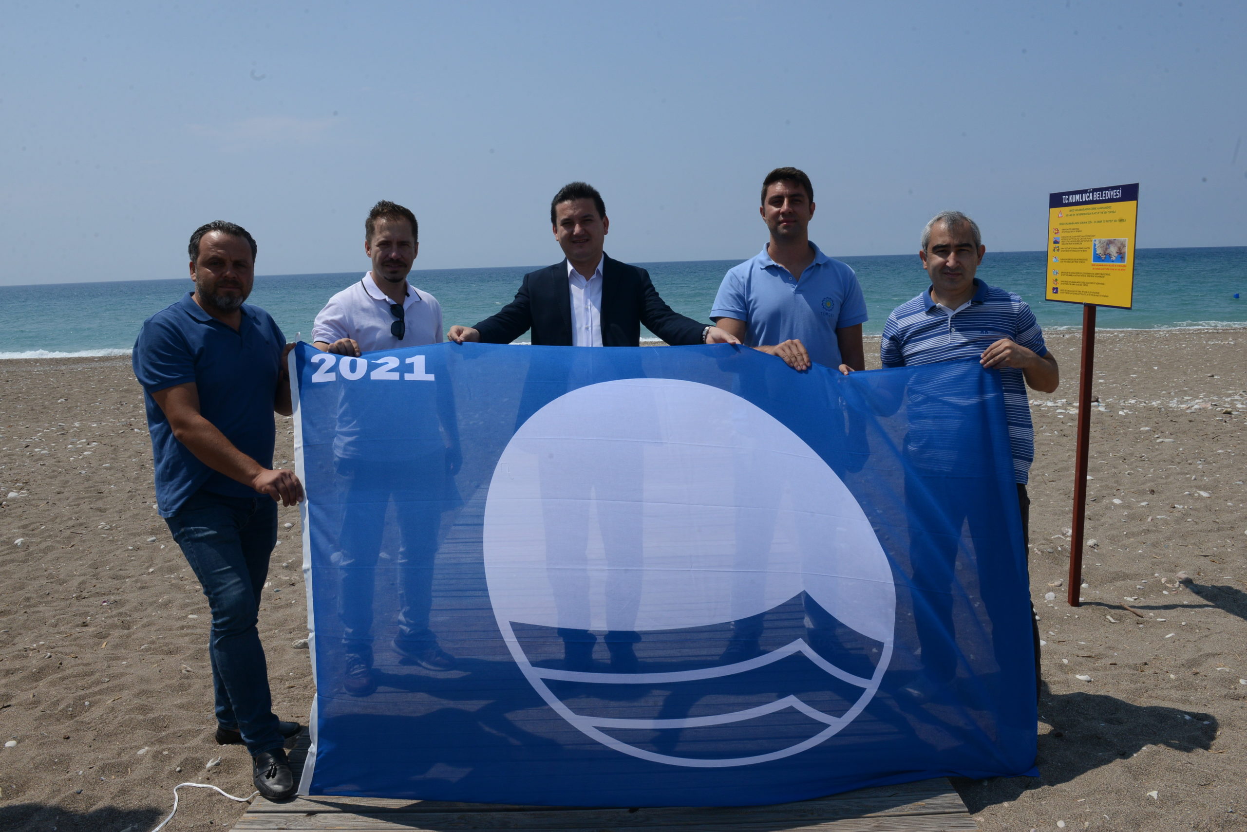  Kumluca’da Fener Halk Plajı Mavi Bayrak ile Ödüllendirildi