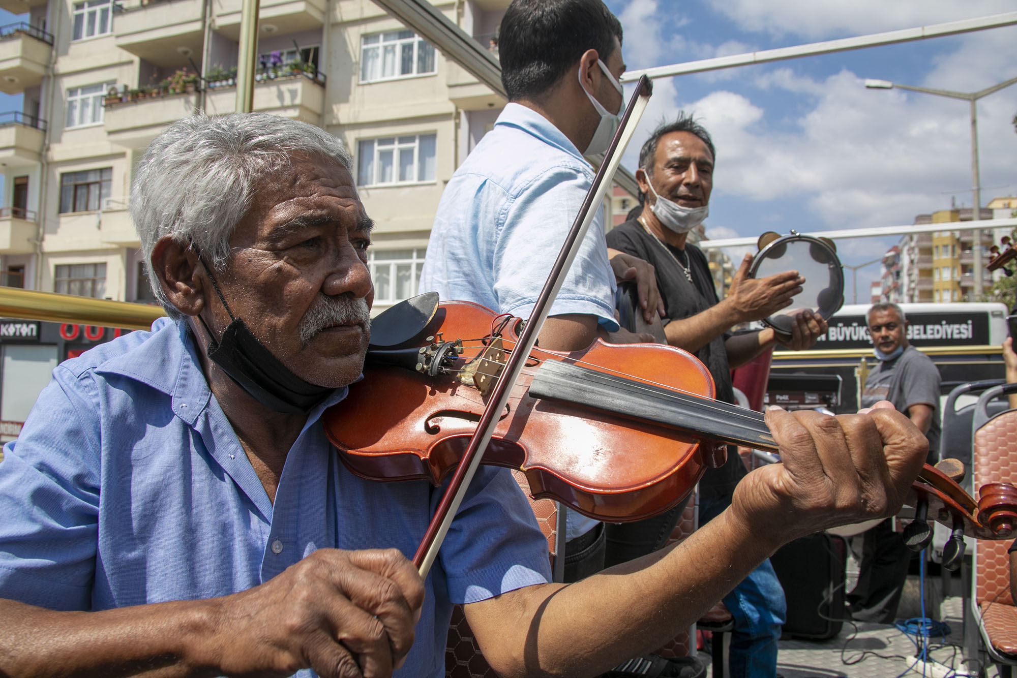  Mersin Büyükşehir’den Silifkeli Roman Müzisyenlere Destek