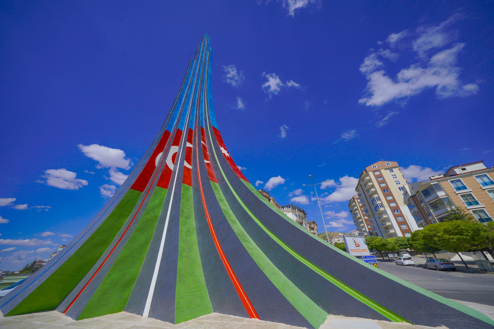  Nevşehir’de Türkiye-Azerbaycan Kardeşlik Anıtı Dikildi