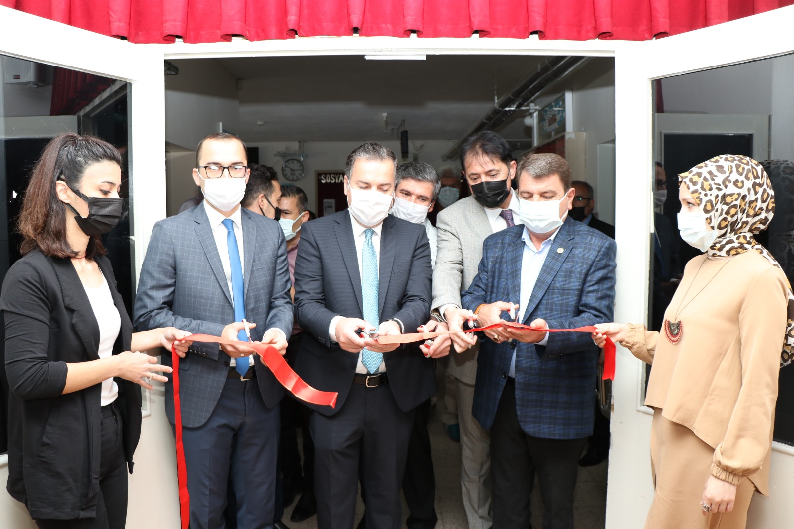  Dinar Belediye Başkanı Sarı, e-Twinning Sergisi Açılışına Katıldı