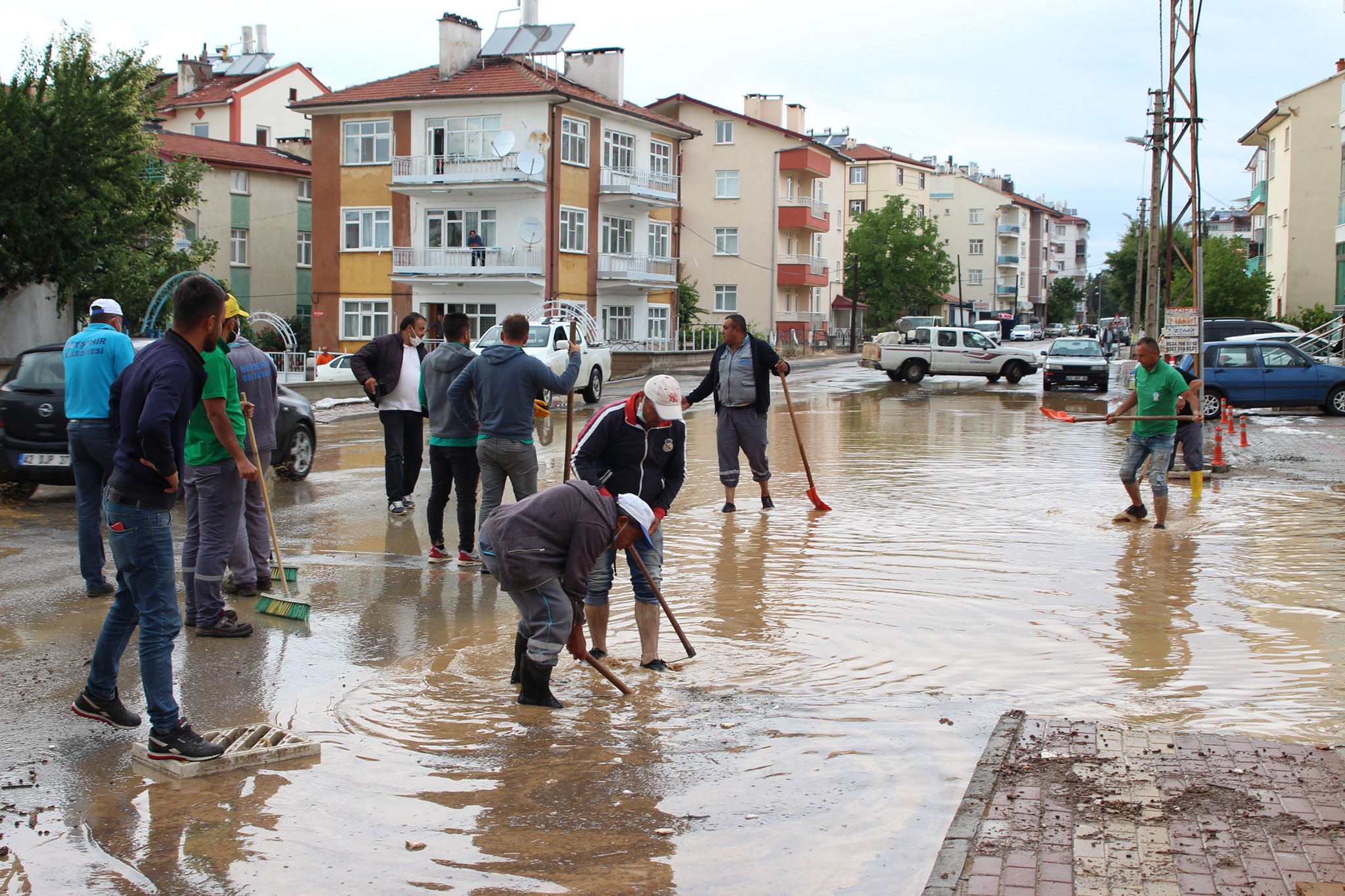  Beyşehir Belediyesi Ekipleri Dolu ve Sağanak Sonrası Sahada