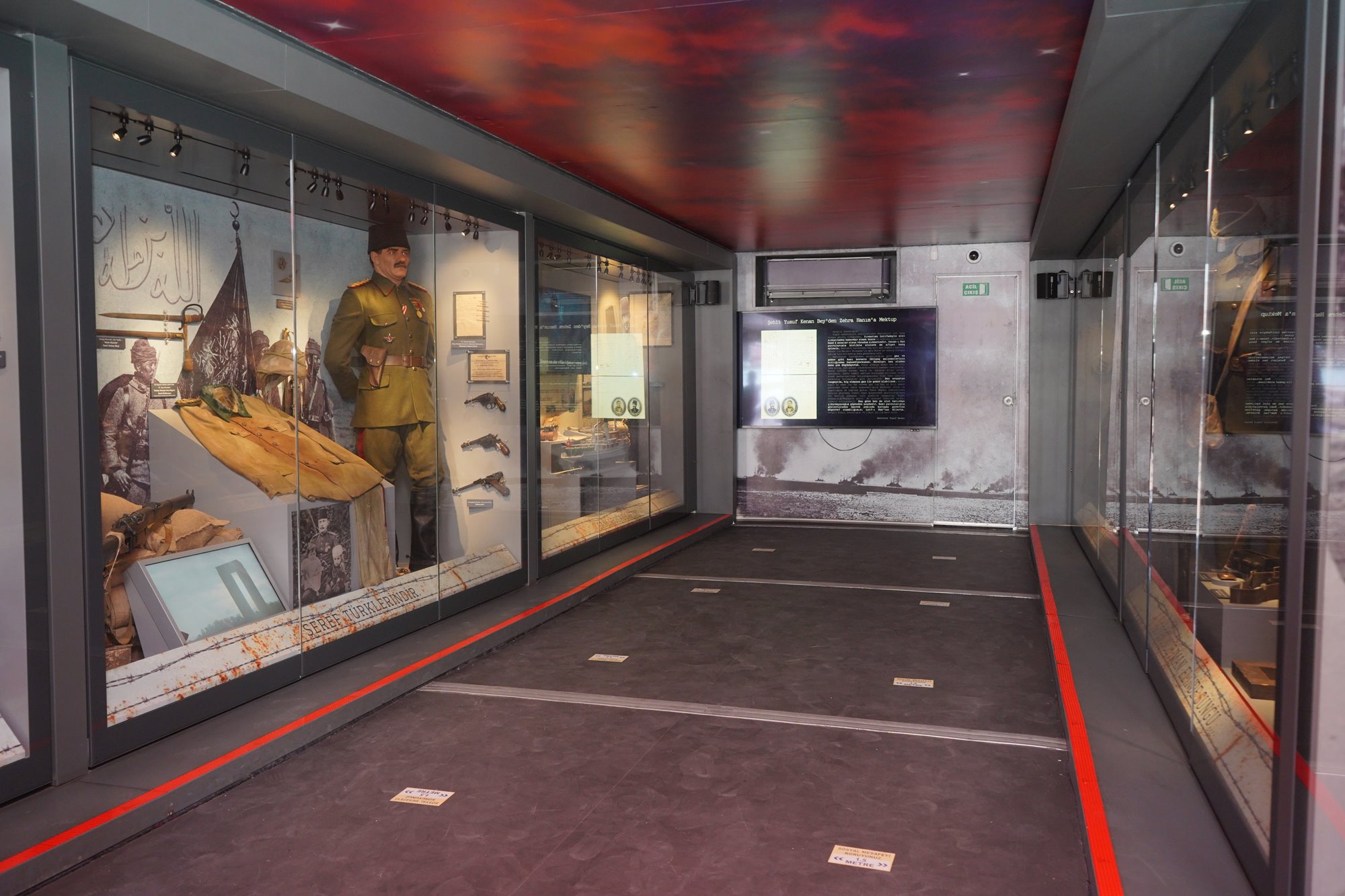  Ayvalık’ta Çanakkale Mobil Müzesi Ziyarete Açıldı