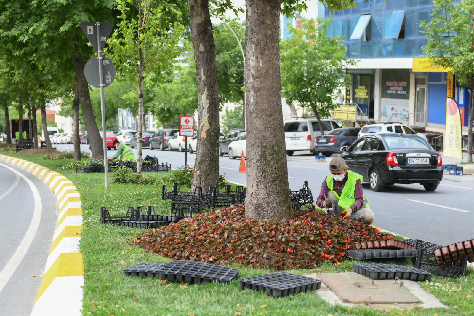  Esenyurt Belediyesi, Cadde ve Sokakları Güzelleştiriyor