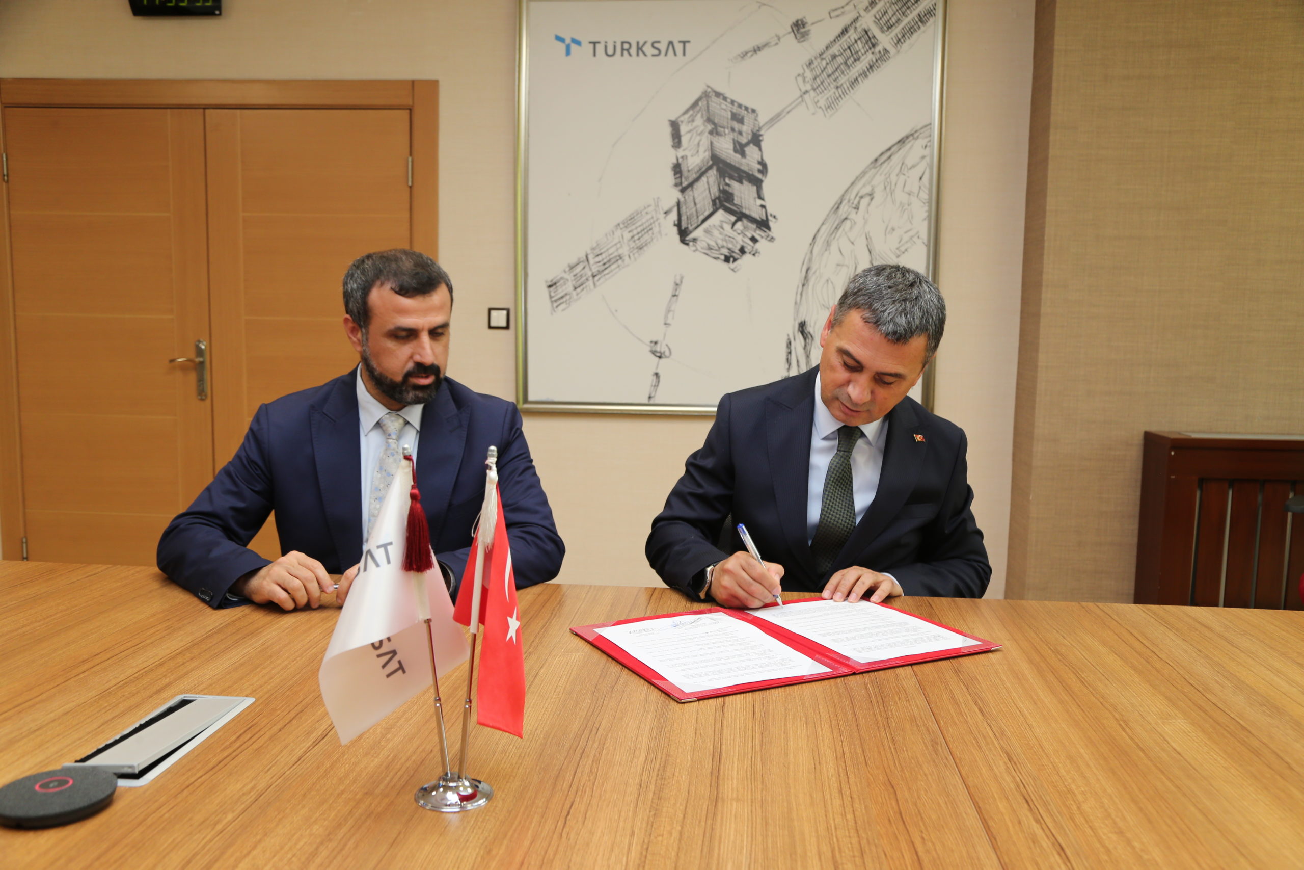  Gölbaşı Belediye Başkanı Şimşek, Türksat Genel Müdürü Ertok ile Akıllı Kent Protokolü İmzaladı