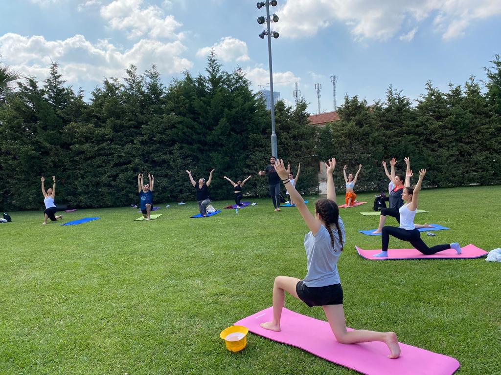  İzmir’de Dünya Yoga Günü Kutlandı