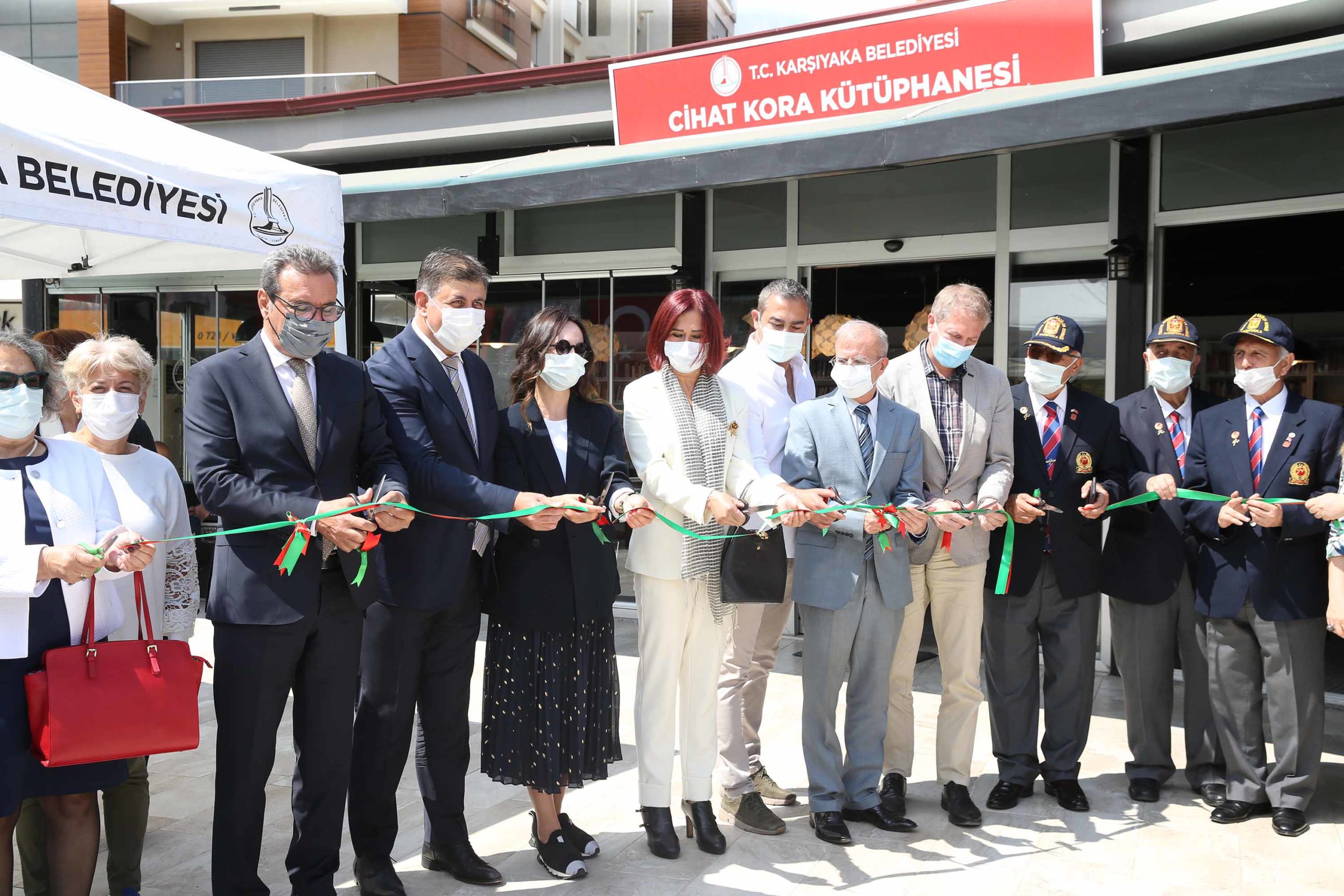 Karşıyaka’da Cihat Kora Kütüphanesi Hizmete Açıldı