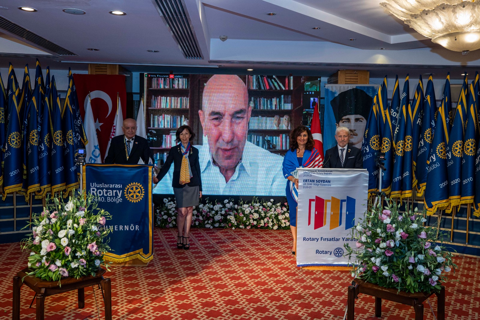  İzmir Büyüşehir Başkanı Soyer’e, ‘Meslek Hizmet Ödülü’ Verildi