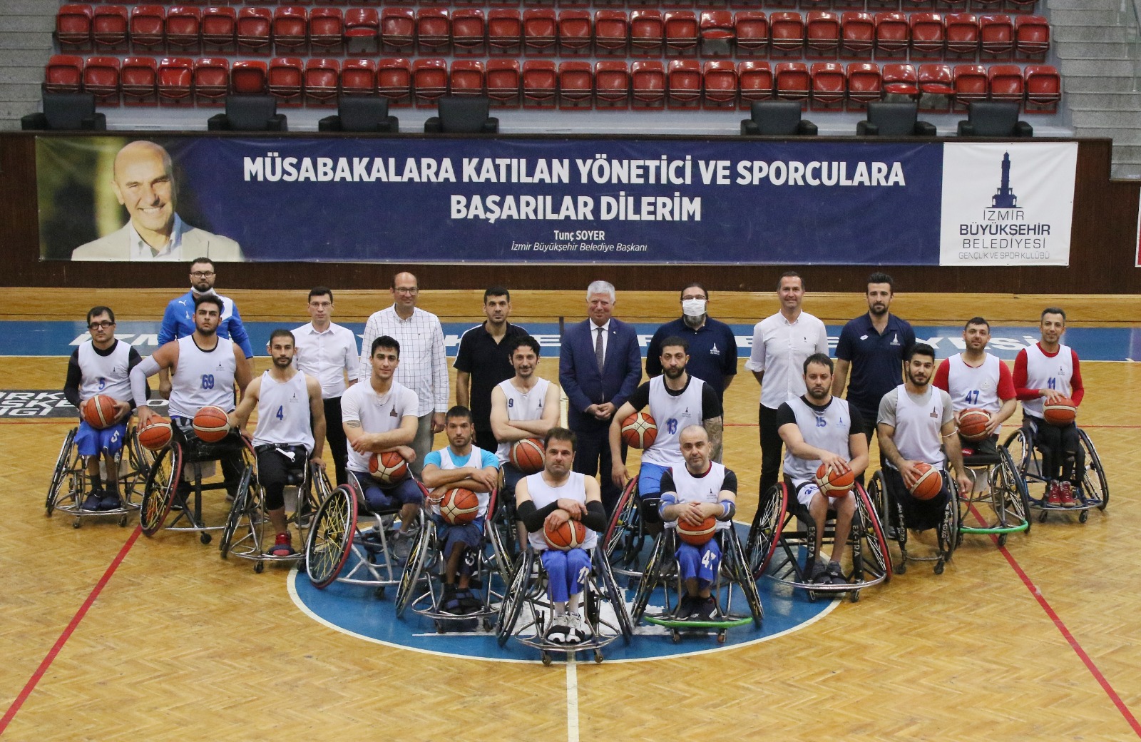  İzmir Büyükşehir Belediyesi Tekerlekli Sandalye Basketbol Takımı Finalde