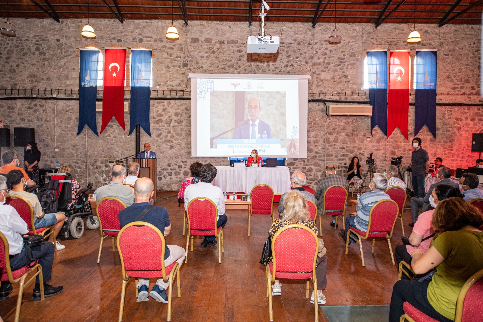  İzmir’de ‘Pandemi, Afet ve Depremlerde Kriz Belediyeciliği’ Çalıştayı Düzenlendi