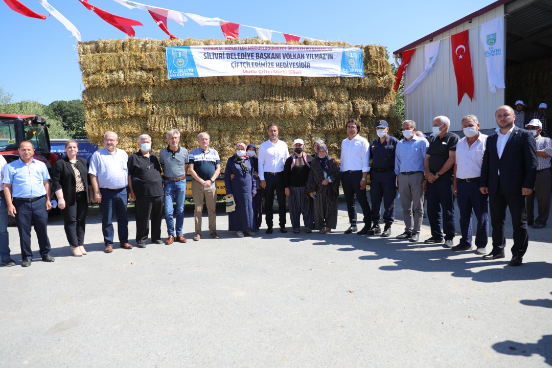  Silivri Belediyesi, Üreticilere Ücretsiz Saman Dağıtımı Gerçekleştirdi
