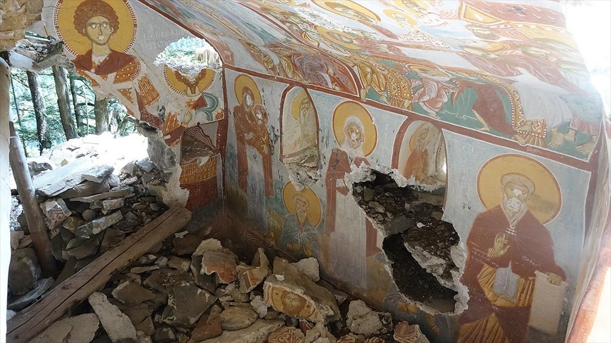  Sümela Manastırı’nın Kayalıklarındaki Saklı Şapelin Restorasyonu İçin Proje Hazırlanıyor