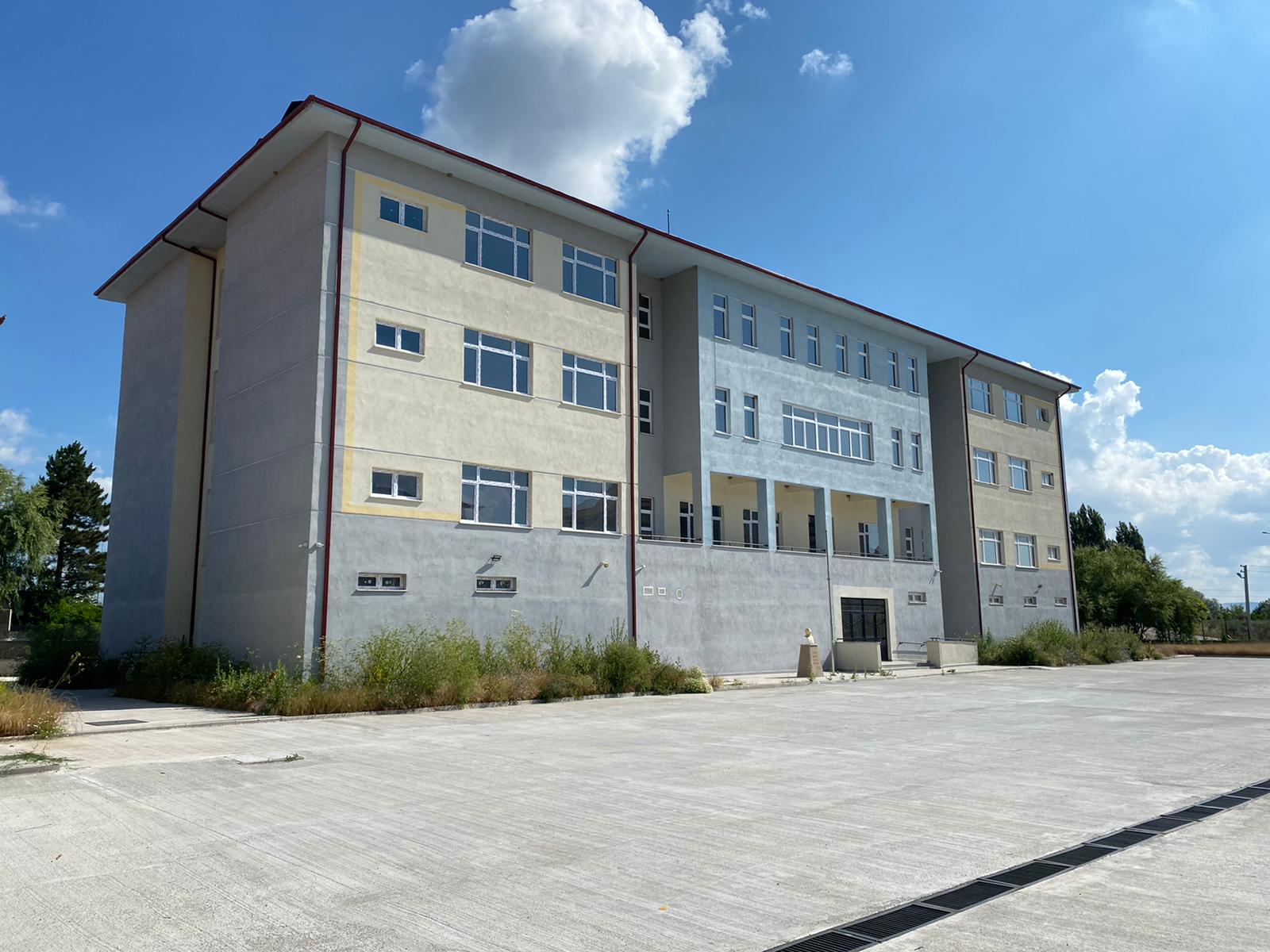  İnönü’deki Yeni Okul Binası ve Kapalı Spor Salonu İnşası Tamamlandı