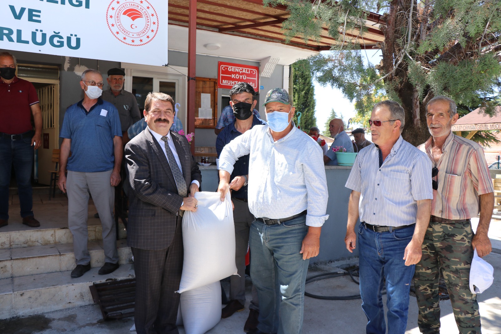  Dinar Belediye Başkanı Sarı, Karabuğday Tohum Dağıtım Programına Katıldı