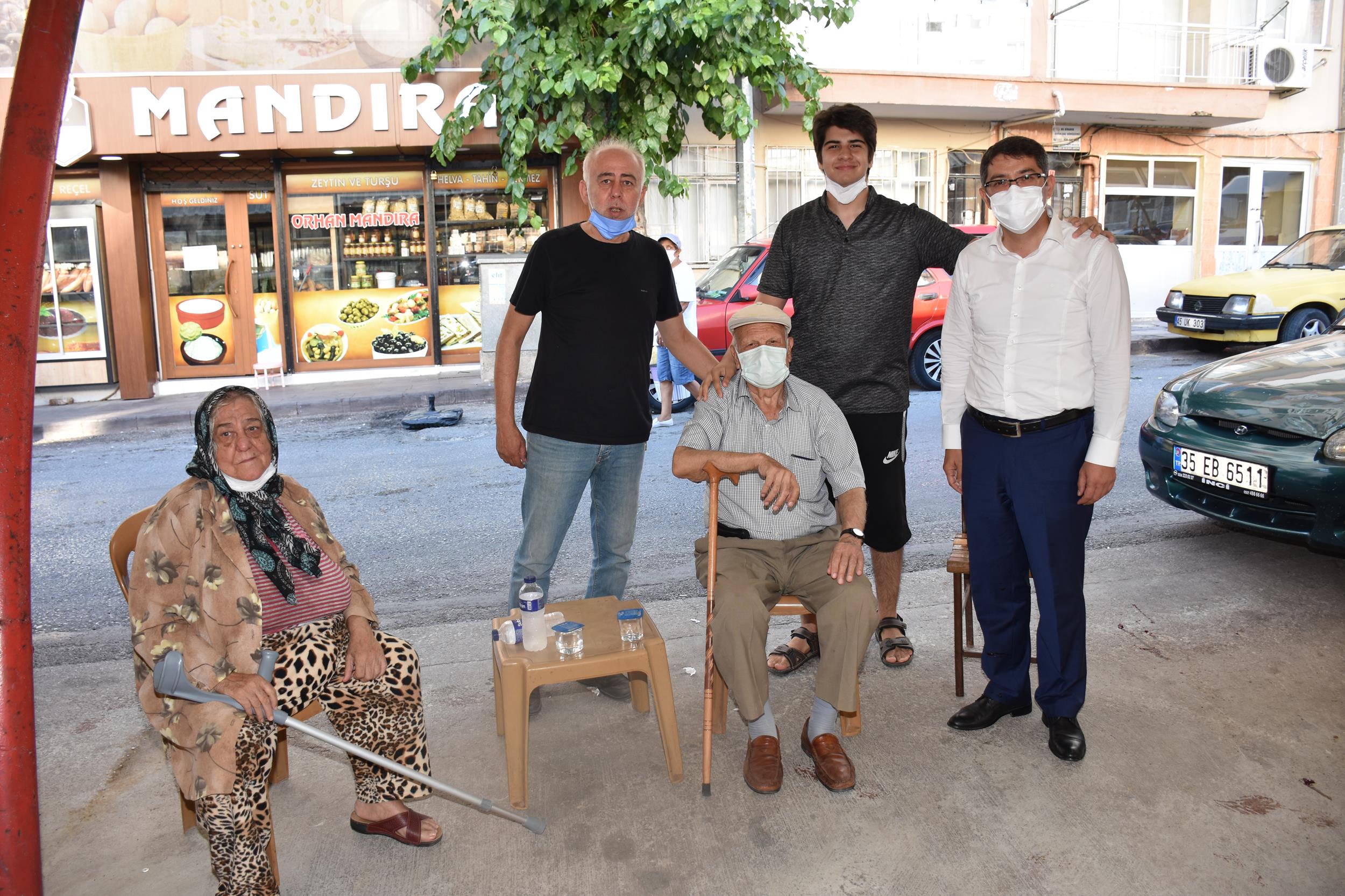  Şehzadeler Belediye Başkanı Çelik, Vatandaşlarla Bayramlaştı