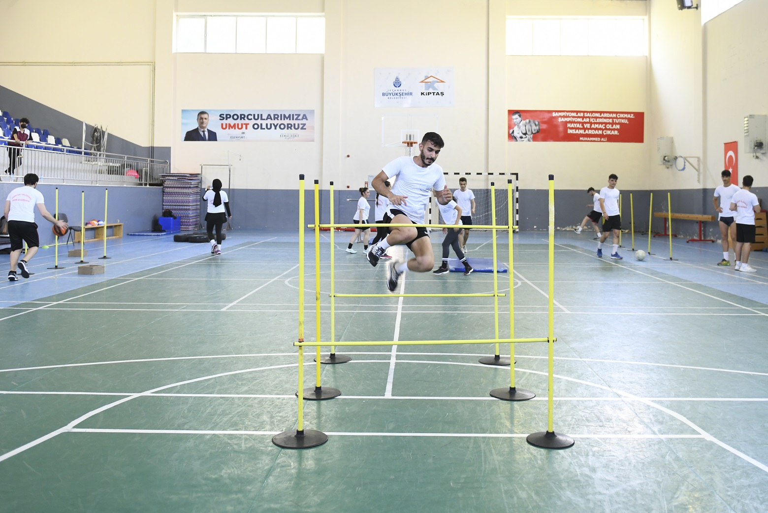  Esenyurt Belediyesi, Gençleri Spor Akademilerine Hazırlıyor