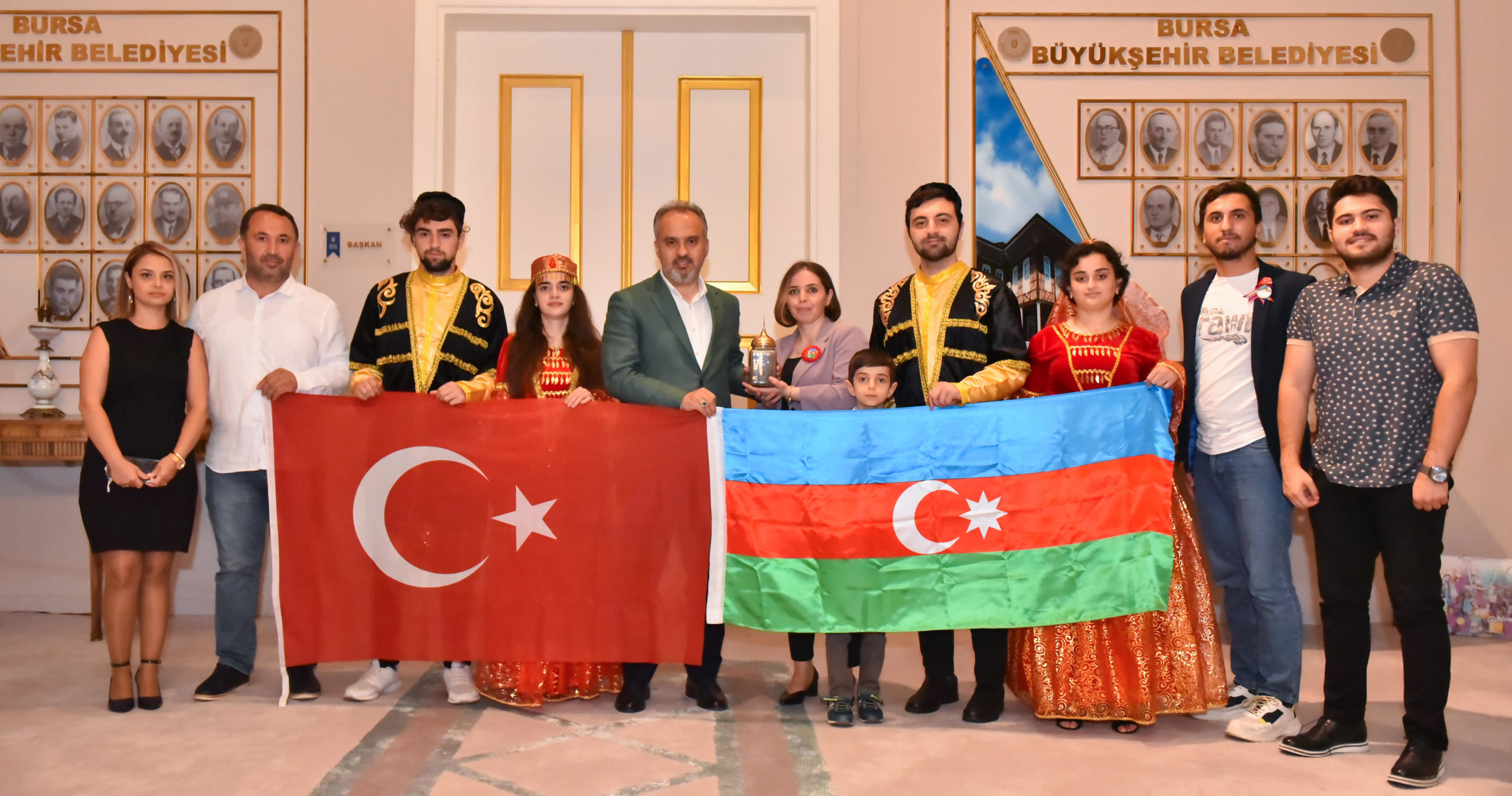  Azerbaycanlı Öğrenciler Karabağ Toprağına Bursa’da Kavuştu