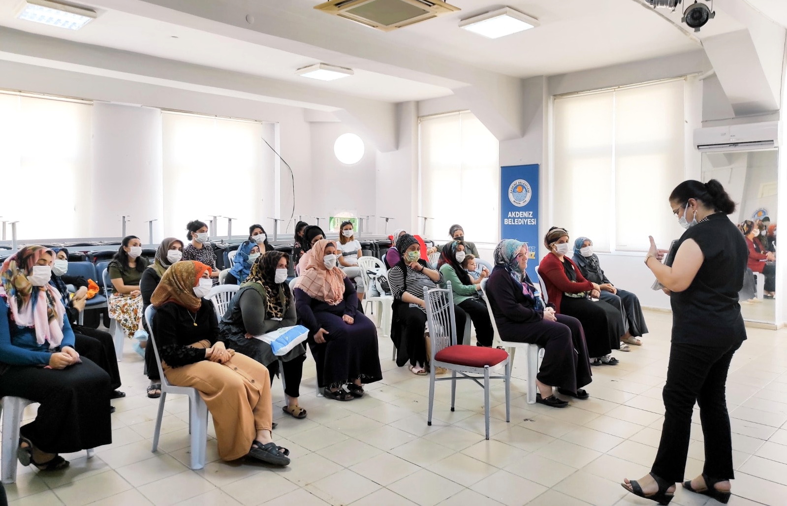  Akdeniz Belediyesi, Bilinçli Aile Planlaması Eğitimi Veriyor