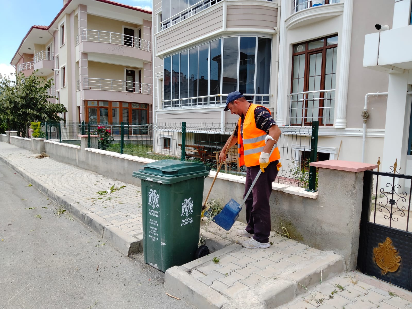  Erzincan Belediyesi Temizlik Çalışmalarına Devam Ediyor