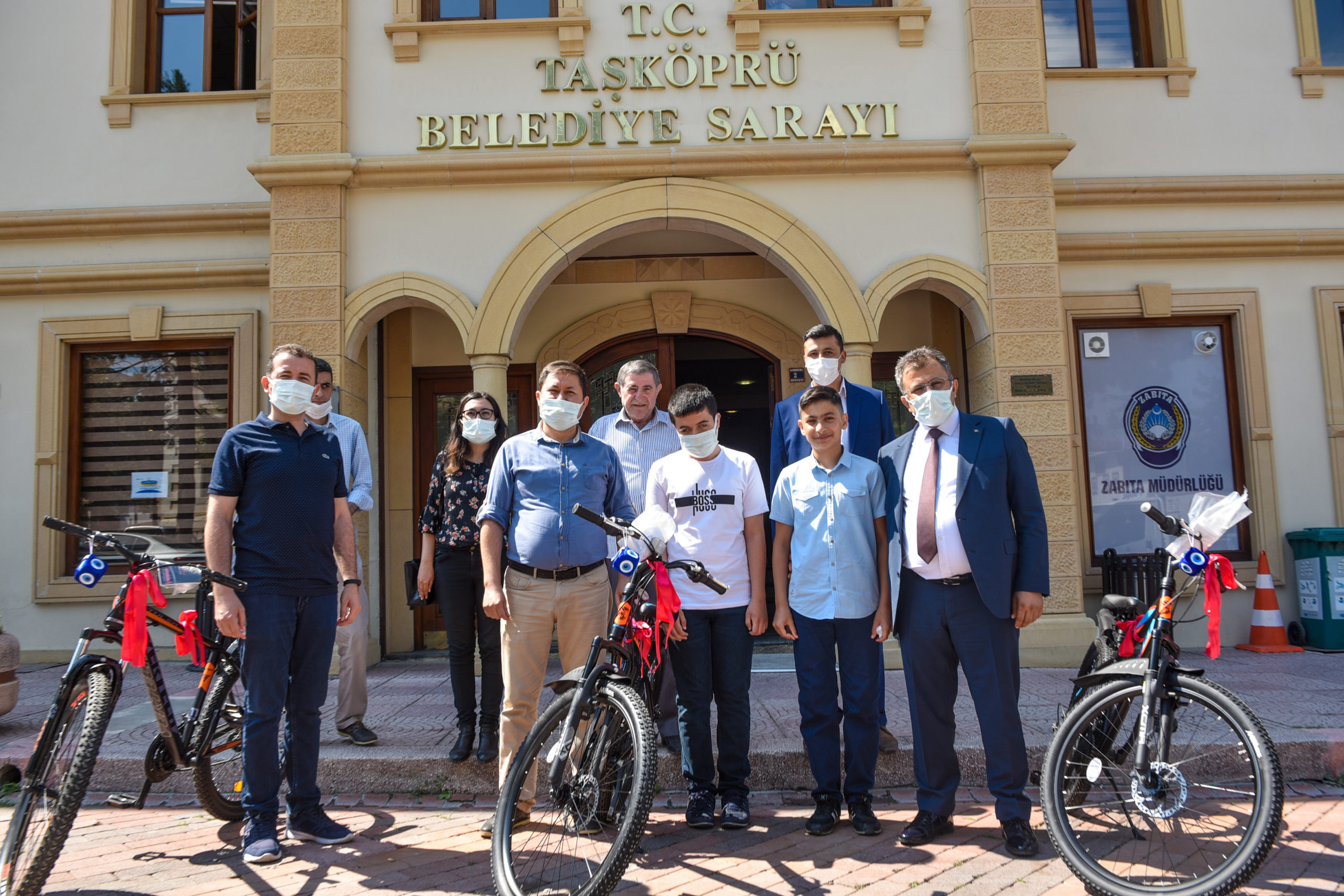  Taşköprü Belediye Başkanı Çatal, LGS’de Dereceye Giren Öğrencilere Bisiklet Hediye Etti