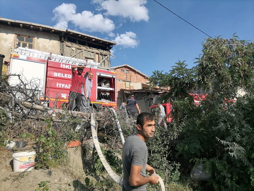  İskilip Örenseki Köyünde Çıkan Yangına İtfaiye Anında Müdahale Etti