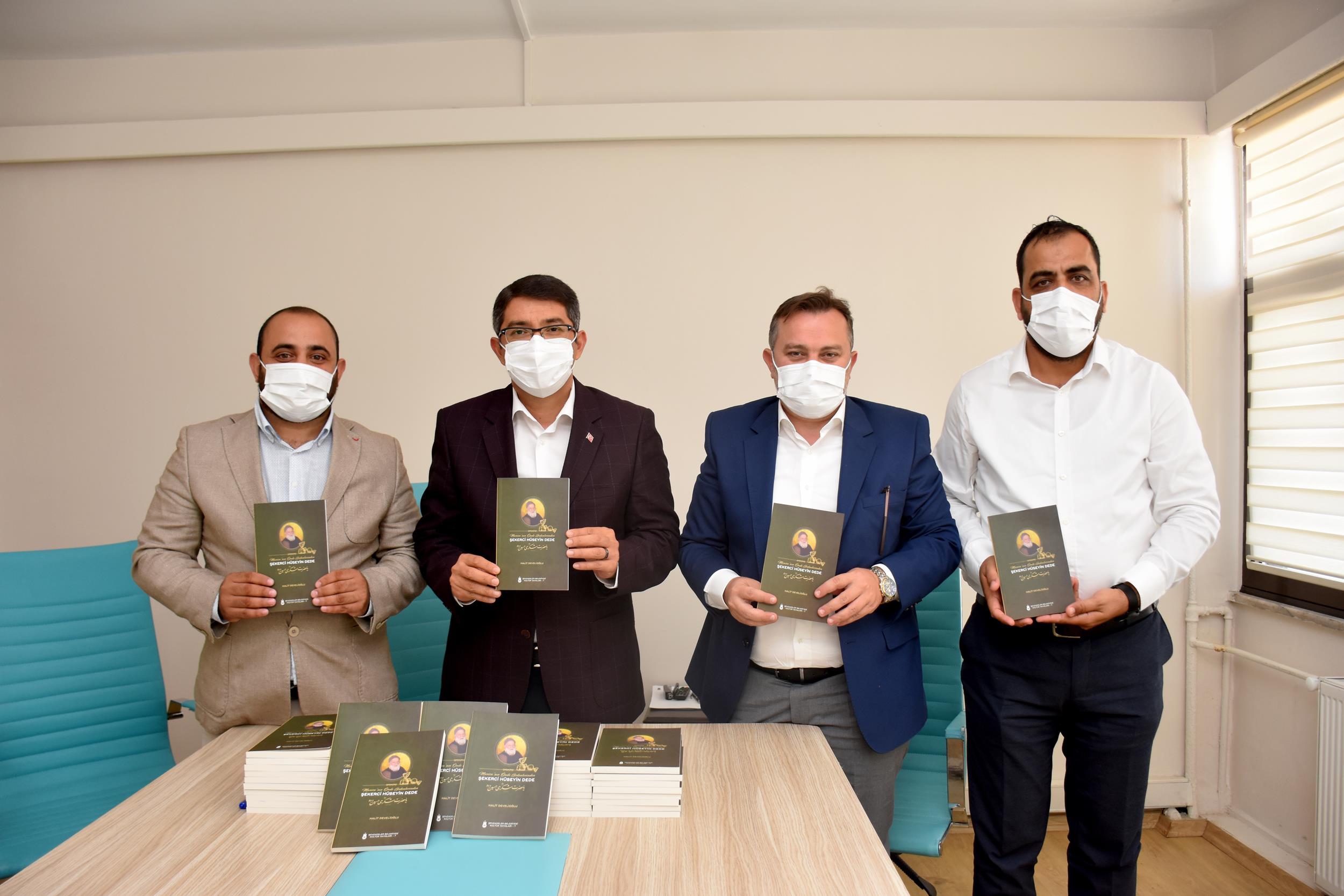  Şehzadeler Belediye Başkanı Çelik ‘Şekerci Hüseyin Dede’ Kitabını Tanıttı